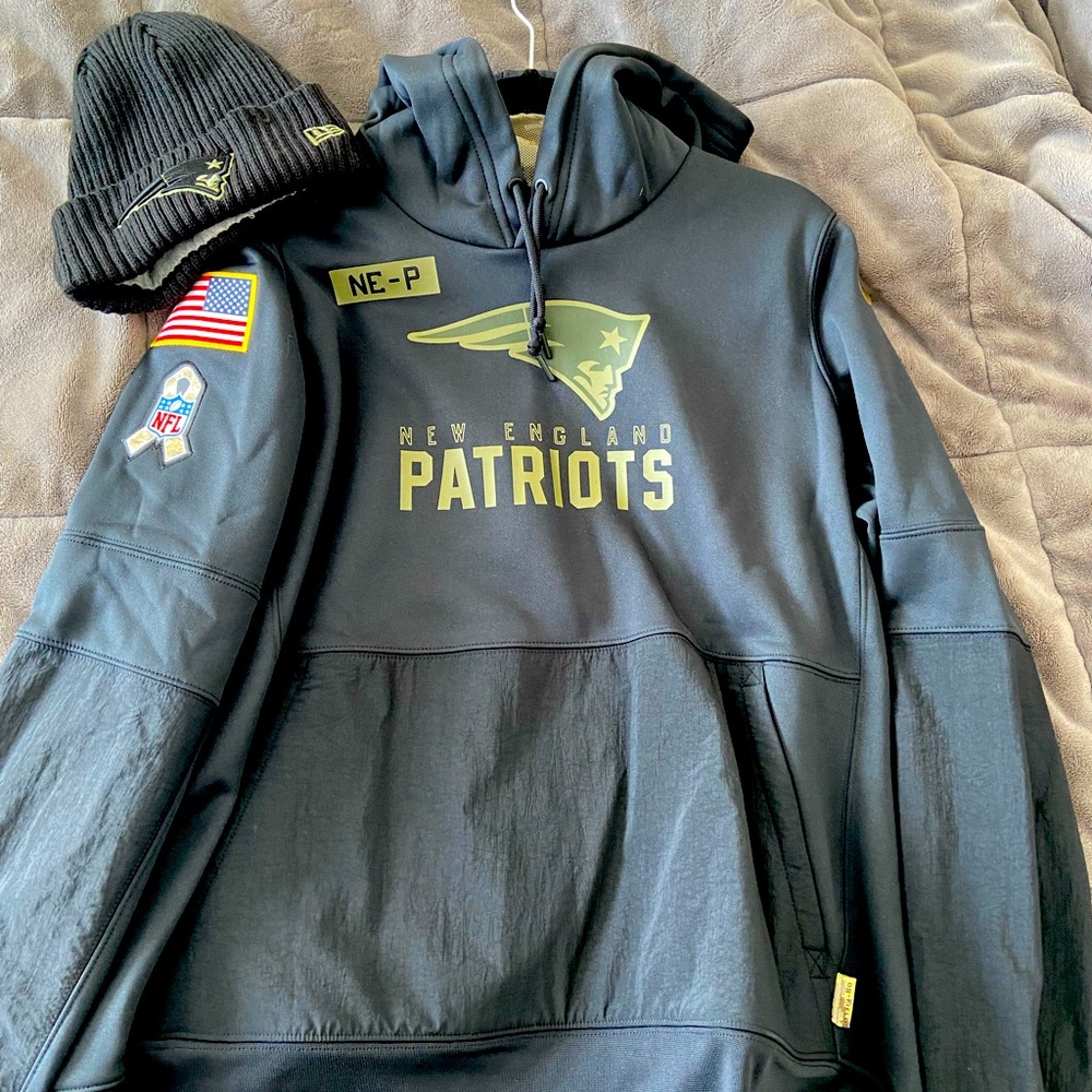 New England Patriots 2020 Salute to Military Beanie and Jacket (Womens XL)